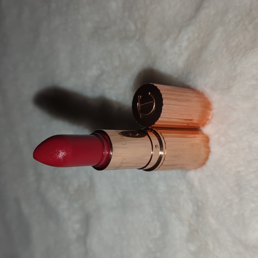 Charlotte Tilbury K.I.S.S.I.N.G Satin Shine Lipstick